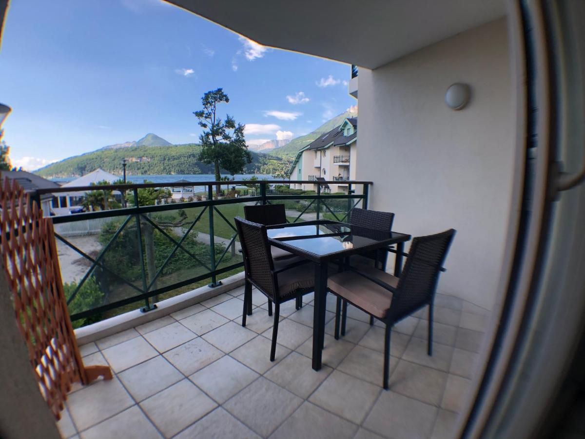 Avec Terrasse Sur Lac, Confort, Dans Résidence Avec Et Ponton Privee Duingt