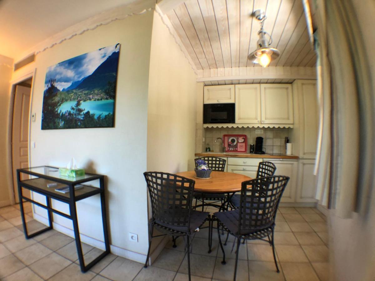 Appartement Avec Terrasse Sur Lac, Confort, Dans Résidence Avec Et Ponton Privee Duingt