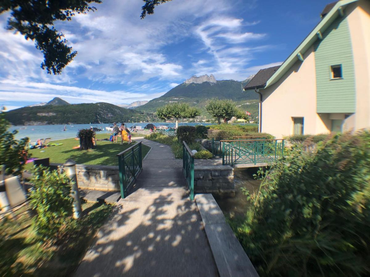 Avec Terrasse Sur Lac, Confort, Dans Résidence Avec Et Ponton Privee *