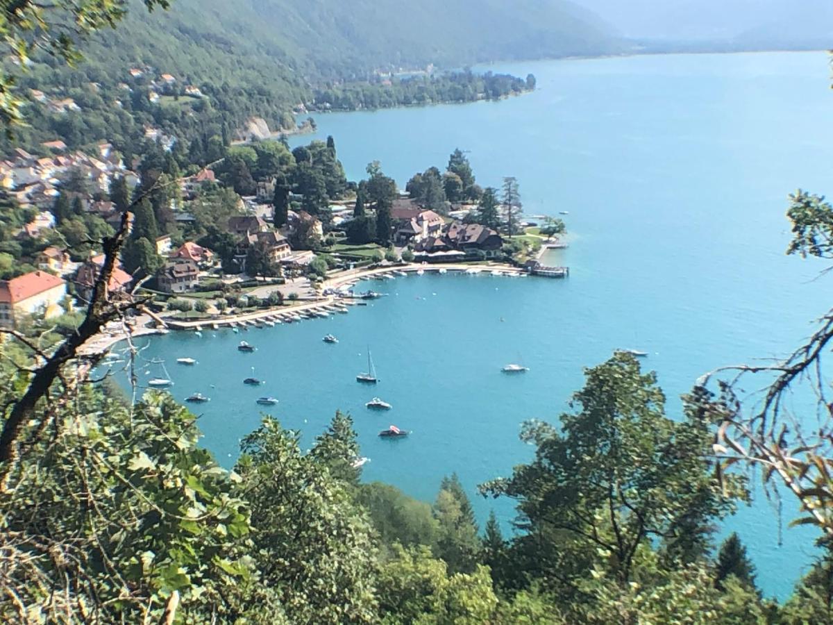 Avec Terrasse Sur Lac, Confort, Dans Résidence Avec Et Ponton Privee Appartement