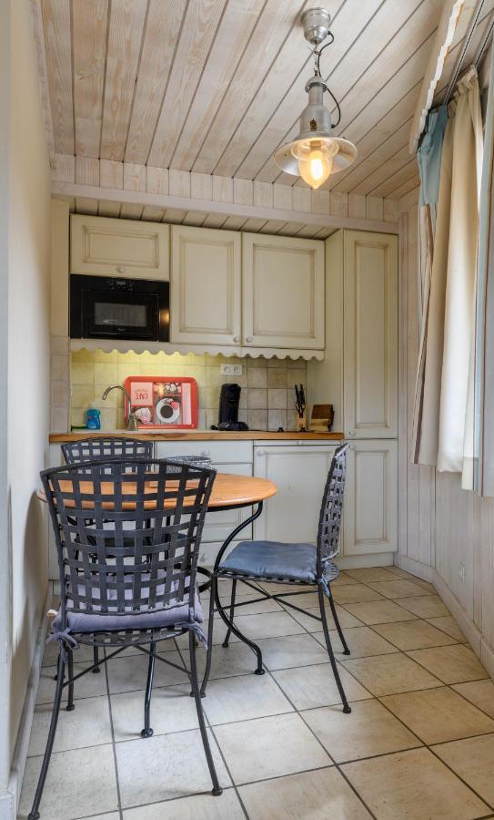 Avec Terrasse Sur Lac, Confort, Dans Résidence Avec Et Ponton Privee *