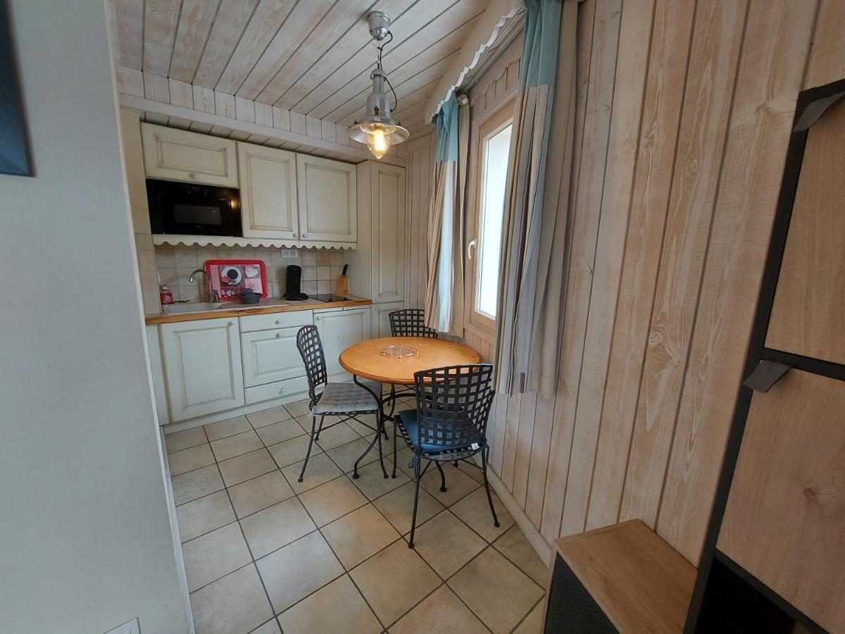 Appartement Avec Terrasse Sur Lac, Confort, Dans Résidence Avec Et Ponton Privee *