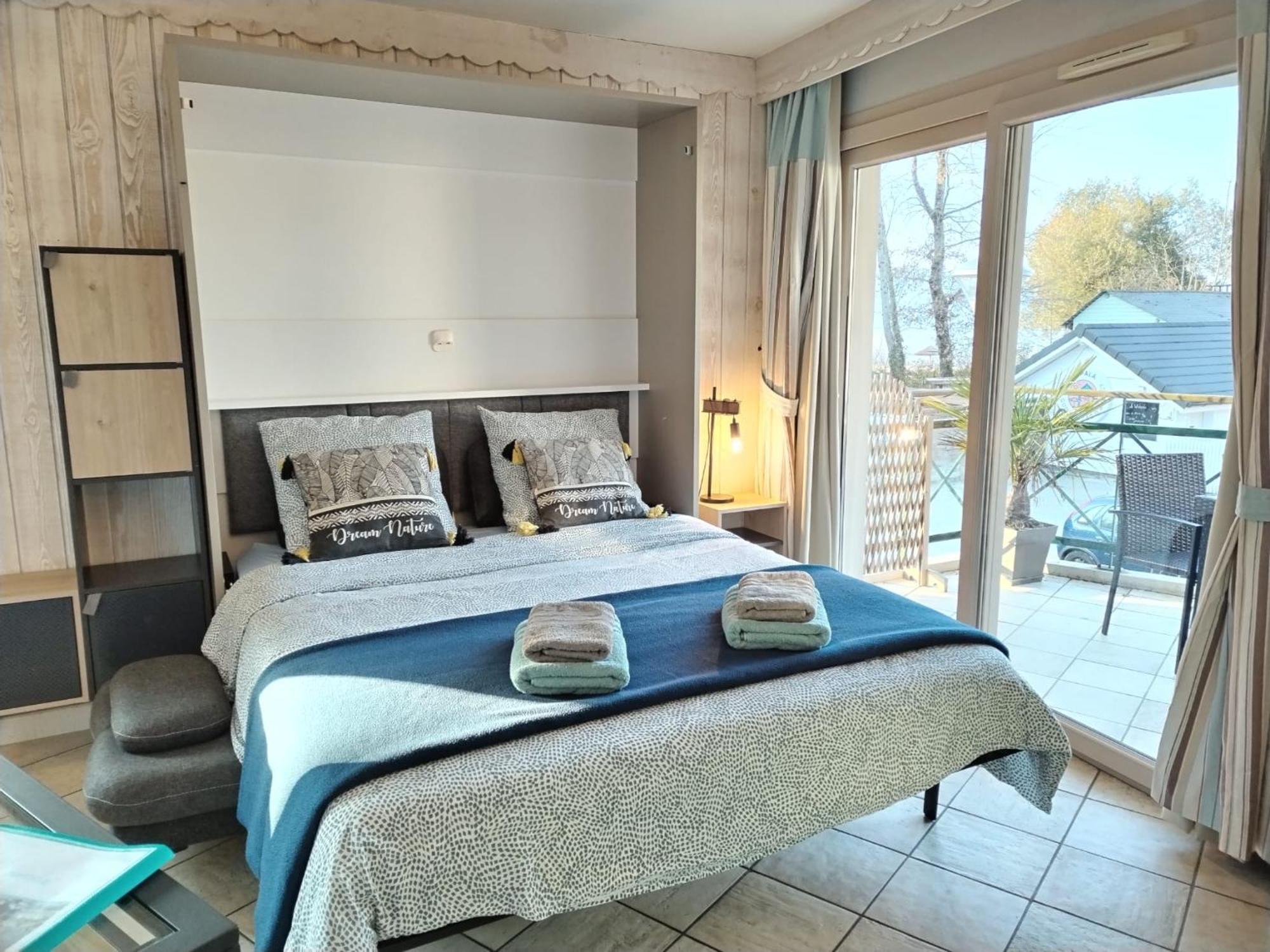 Avec Terrasse Sur Lac, Confort, Dans Résidence Avec Et Ponton Privee Appartement Duingt
