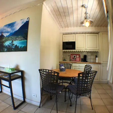 Logement Avec Terrasse Sur Lac, Tout Confort, Dans Residence Avec Plage Et Ponton Privee Duingt Exterior foto