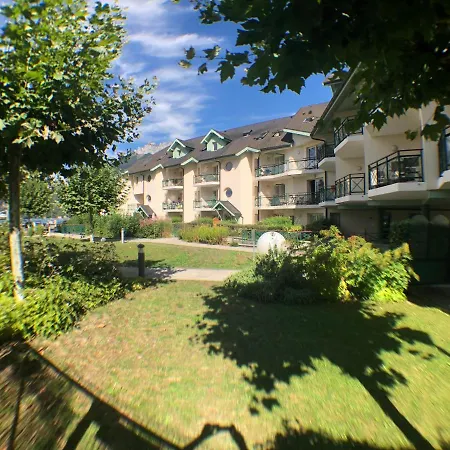 Logement Avec Terrasse Sur Lac, Tout Confort, Dans Residence Avec Plage Et Ponton Privee Duingt Exterior foto