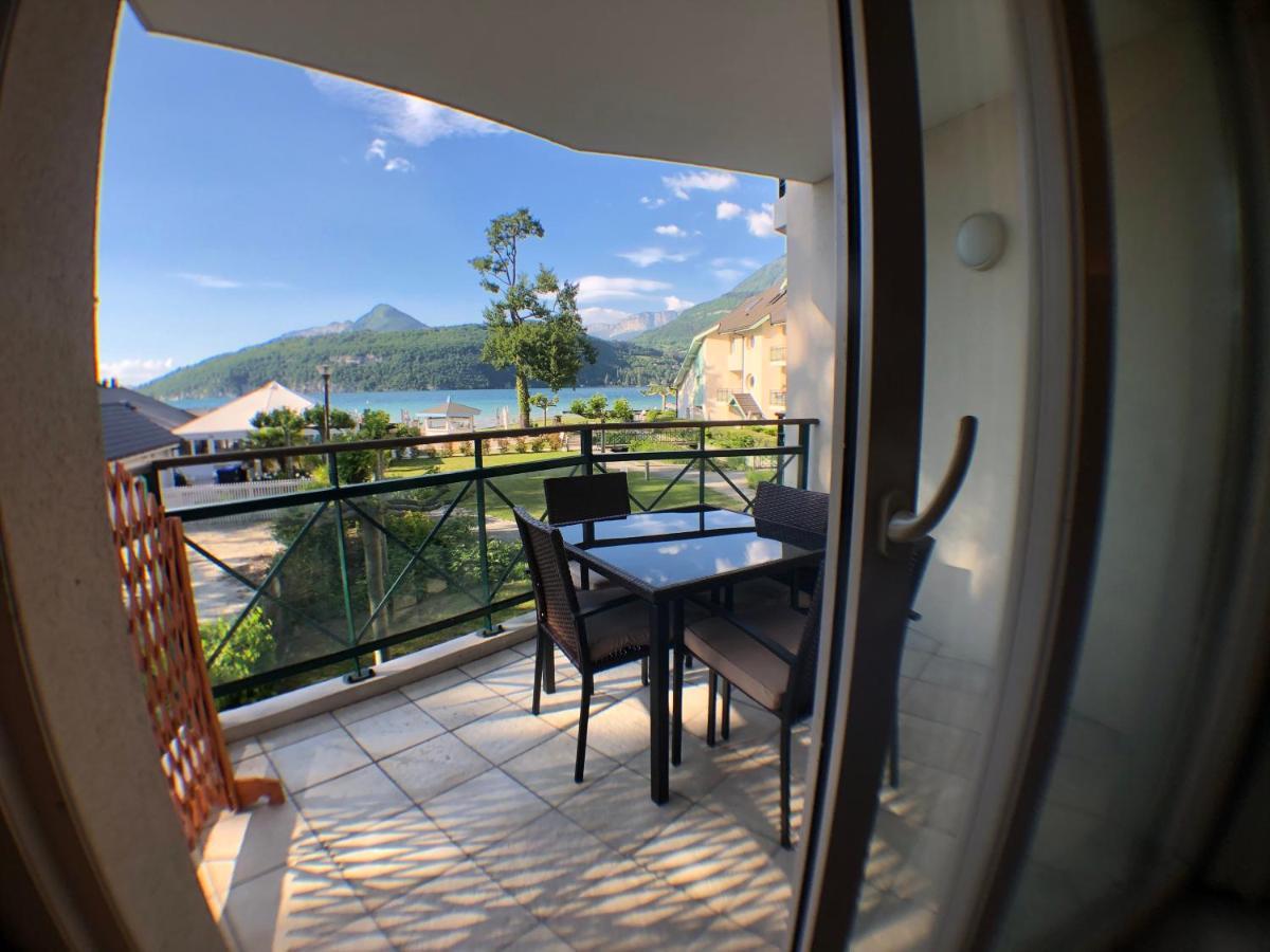 Avec Terrasse Sur Lac, Confort, Dans Résidence Avec Et Ponton Privee