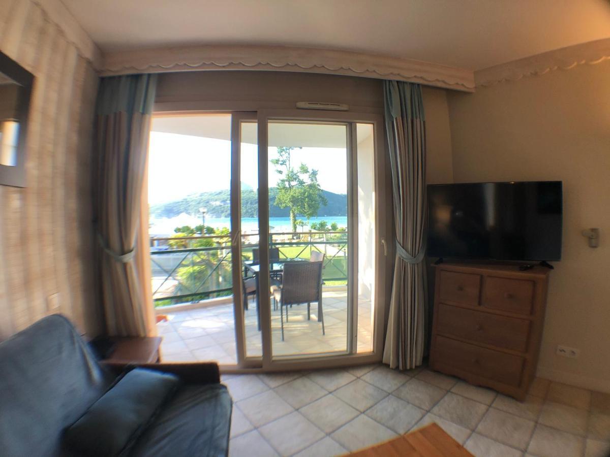 Avec Terrasse Sur Lac, Confort, Dans Résidence Avec Et Ponton Privee Duingt