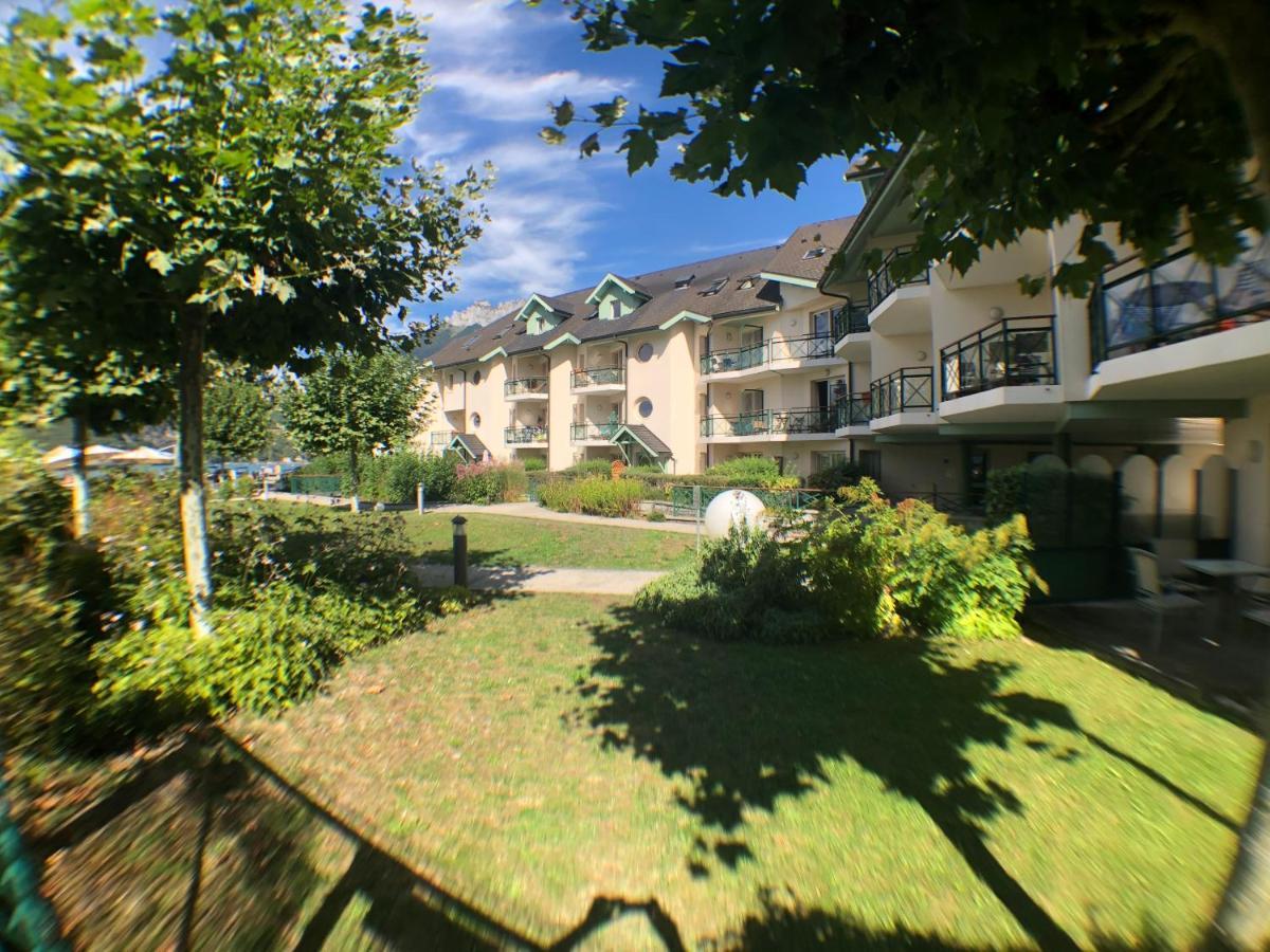 Avec Terrasse Sur Lac, Confort, Dans Résidence Avec Et Ponton Privee Duingt