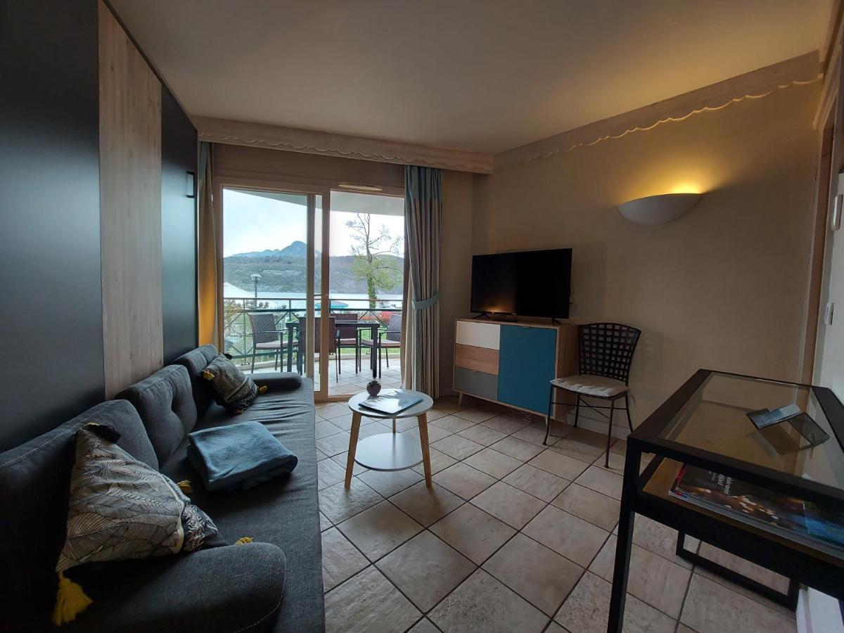 Avec Terrasse Sur Lac, Confort, Dans Résidence Avec Et Ponton Privee * Duingt