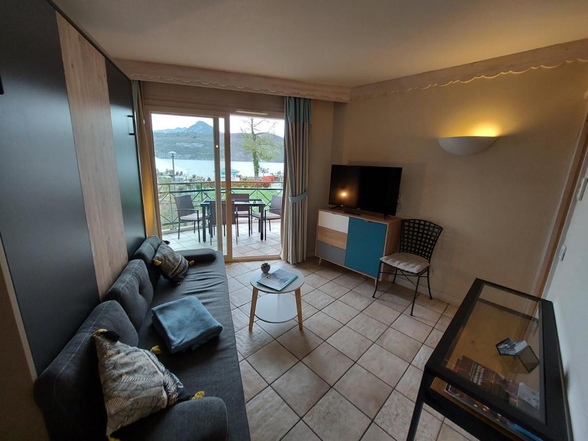 Avec Terrasse Sur Lac, Confort, Dans Résidence Avec Et Ponton Privee Appartement *