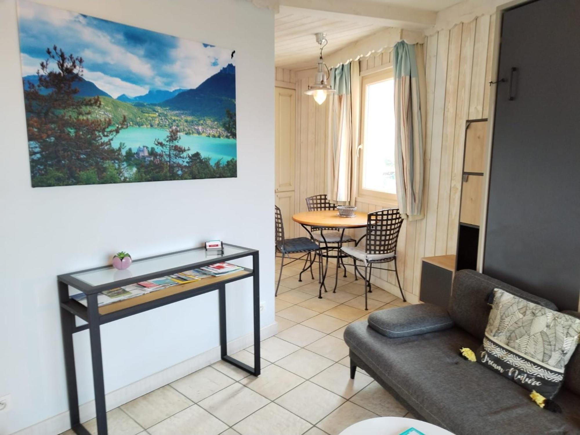Appartement Avec Terrasse Sur Lac, Confort, Dans Résidence Avec Et Ponton Privee Duingt