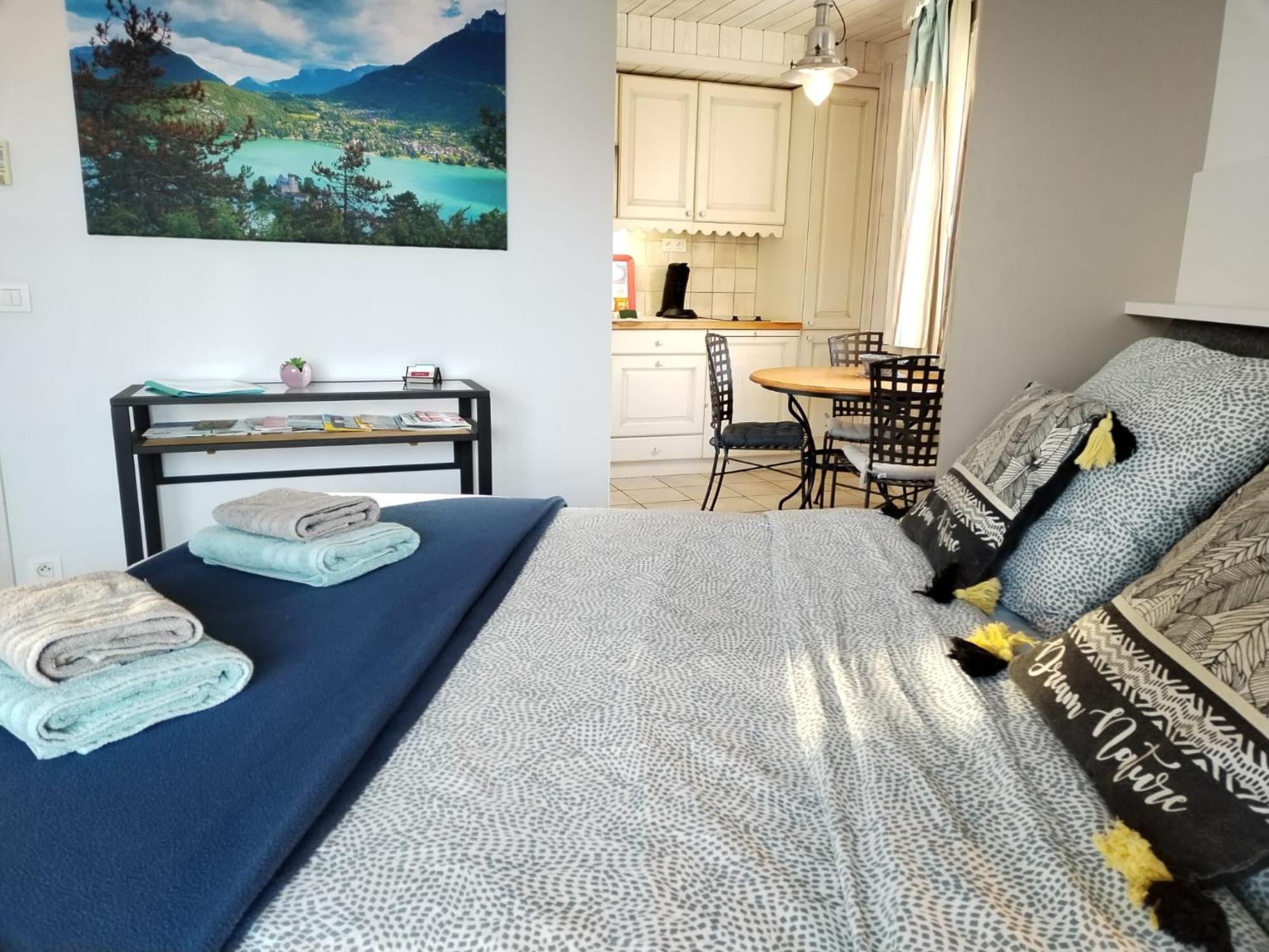 Appartement Avec Terrasse Sur Lac, Confort, Dans Résidence Avec Et Ponton Privee *